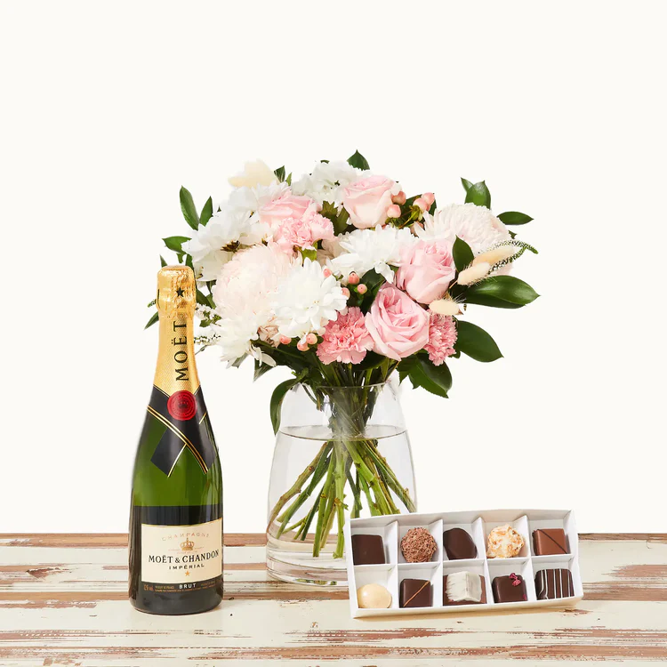 Fresh Flowers Moët, Chocolate & Quartz Rose Bouquet