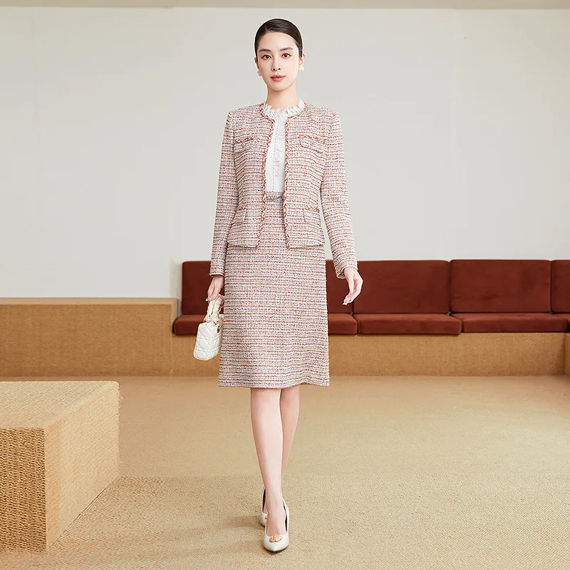 2026 Spring New Arrival: French-Inspired Fake Two-Piece Dress. An aloof, rich heiress look in a light luxury style.