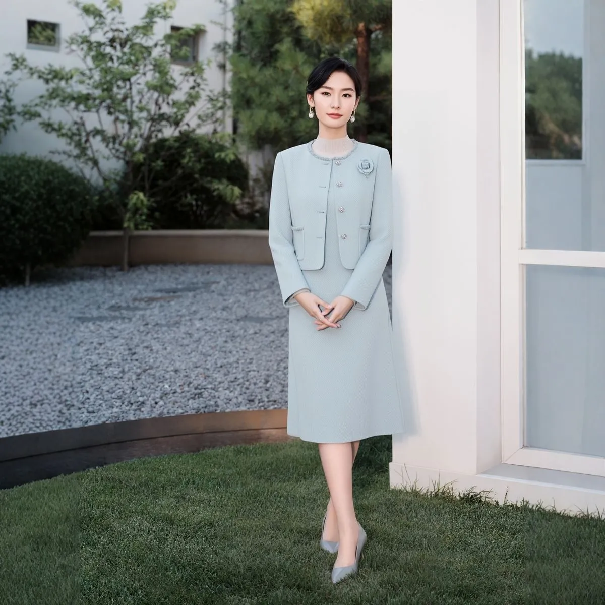 2026 New Arrival: Premium Chanel-Style Two-Piece Set for Women. An aloof, elegant look for the refined heiress.